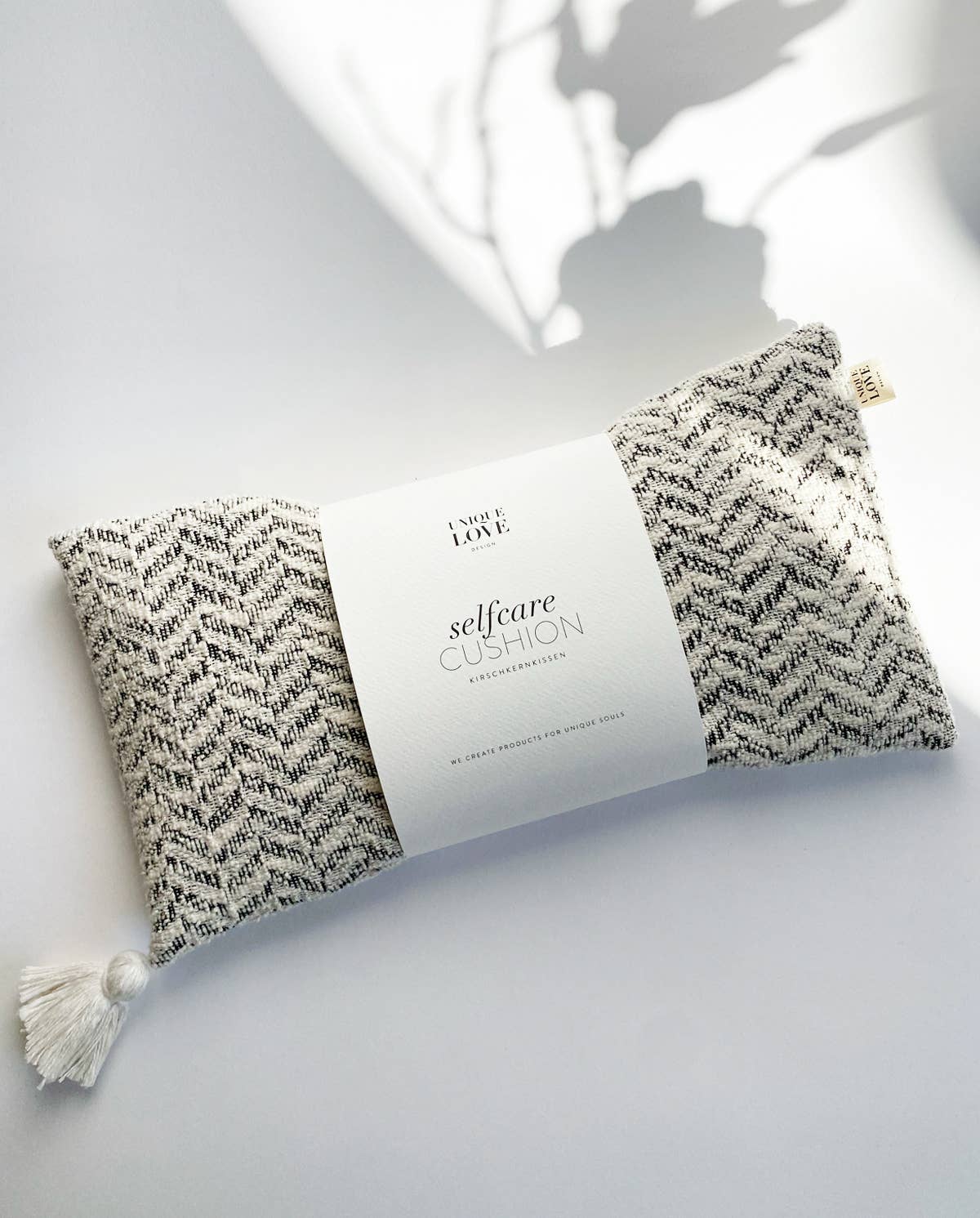 UNIQUE LOVE Design - Wholesale Spa/Therapy Pillow - Cherry stone cushion - black & white midi3