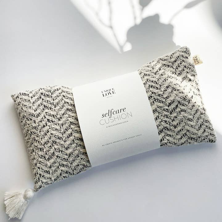 UNIQUE LOVE Design - Venta al por mayor Cojín de spa/terapia - Cojín de huesos de cereza - midi en blanco y negro3