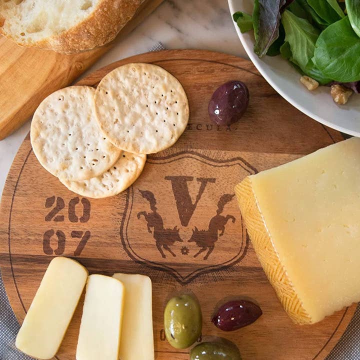 Fox Run Brands - Venta al por mayor Tablas de cortar - Tablero circular de madera de hierro, grabado en barril de vino, 9 x 9 pulgadas1