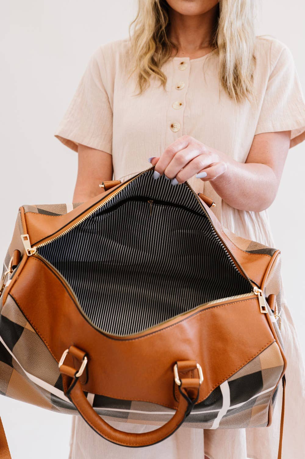 modern and chic - Wholesale Weekender Bag - Women's - Vienna Overnighter8