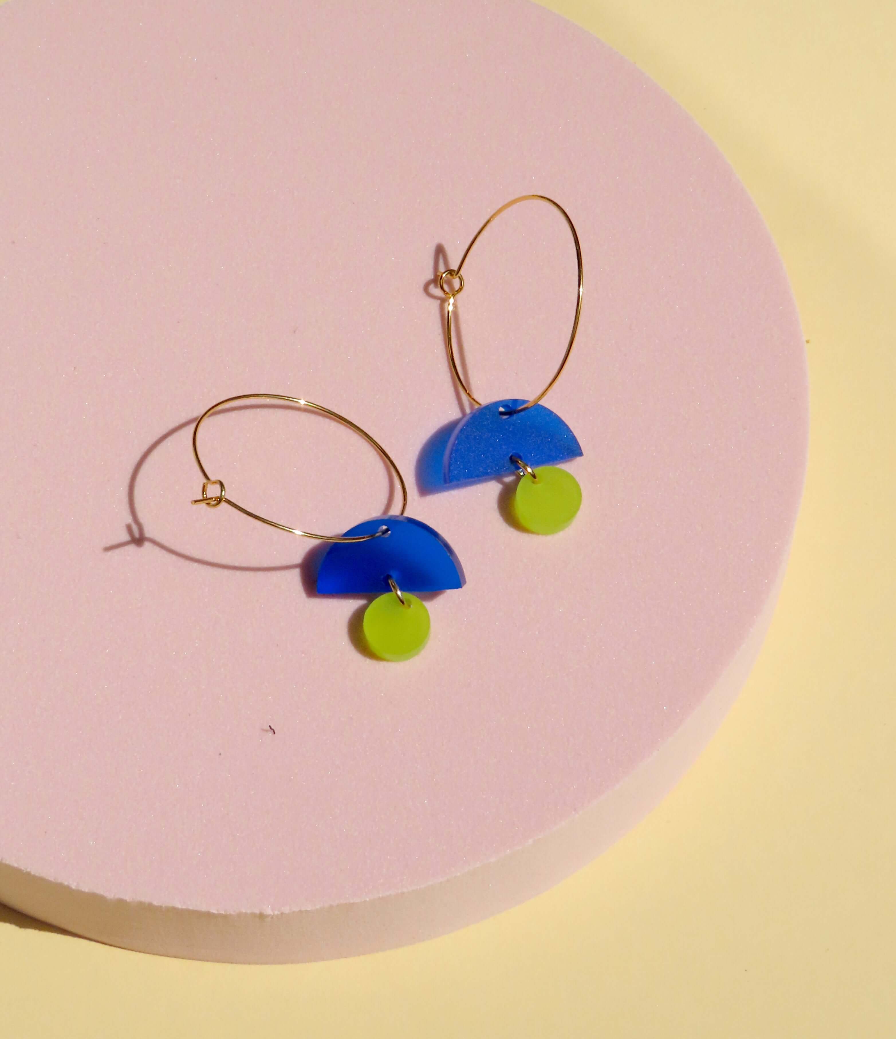 Niemalsmehrohne - Venta al por mayor Pendientes de aro - Aros de acero inoxidable con formas geométricas azul/lima1