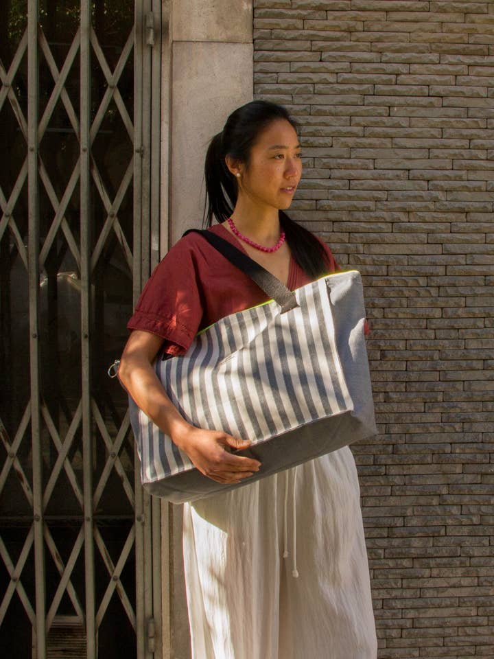 Borsa da Viaggio Media a Righe Grigie per la vendita all'ingrosso da parte di My Wander Store