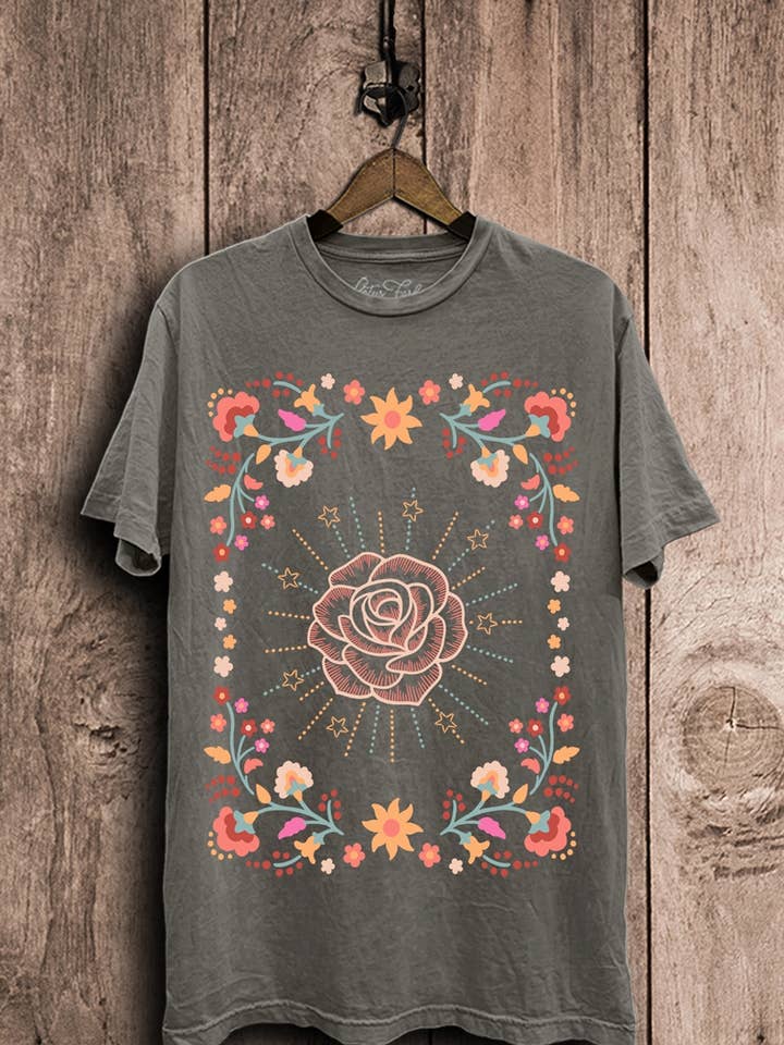 Roseblomstret grafisk top for engroshandel hos Lotus Fashion Collection