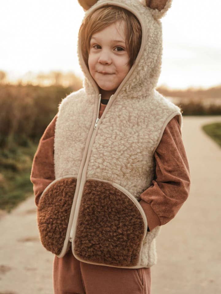 Bodywarmer matelassé - Ovi Beige pour la vente par We Are Wovens