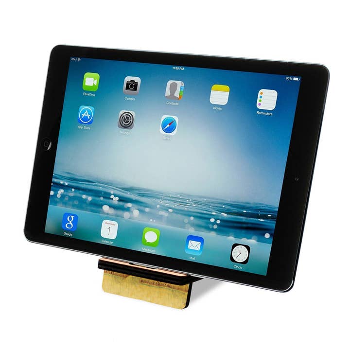 Designocracy - Wholesale Phone/Tablet Stand - Good Friends Cell Phone Stand | Wood Mobile Charging Station4