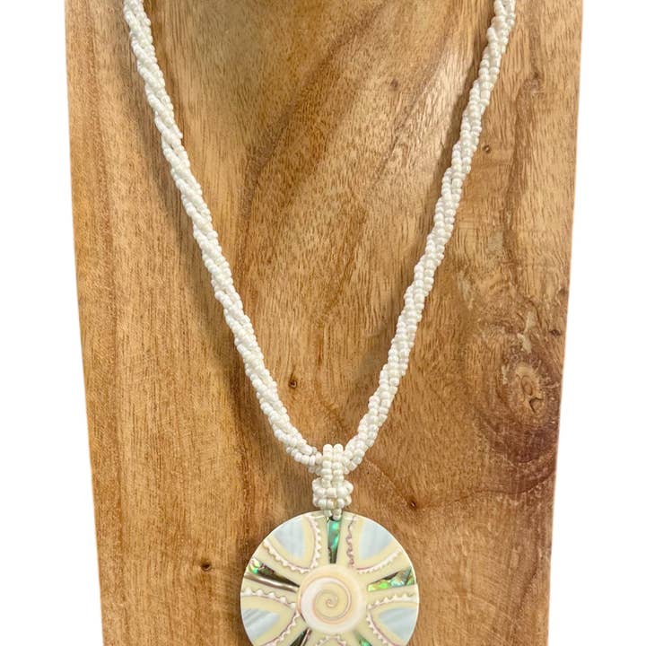 Bamboo Source Tropical Decor - Wholesale Pendant/Charm Necklace - Inlaid Lip Shell Circle Necklace - White0
