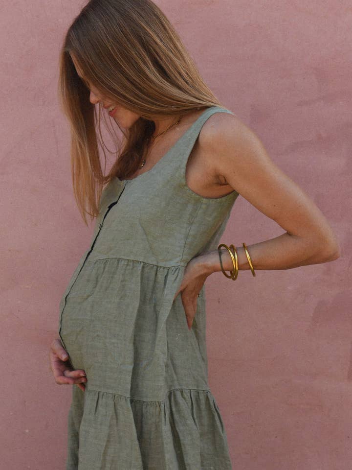 L'abito Willow//Salvia per la vendita all'ingrosso da parte di Beachwood The Label