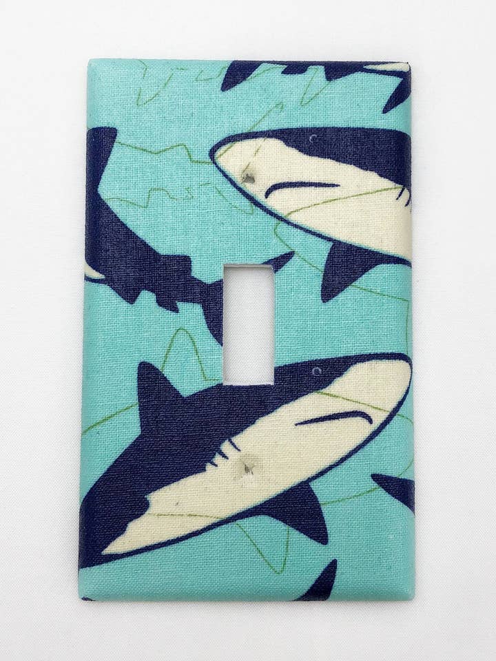 Coperchio della piastra dell'interruttore della luce Sharks per la vendita all'ingrosso da parte di Rusty Canvas