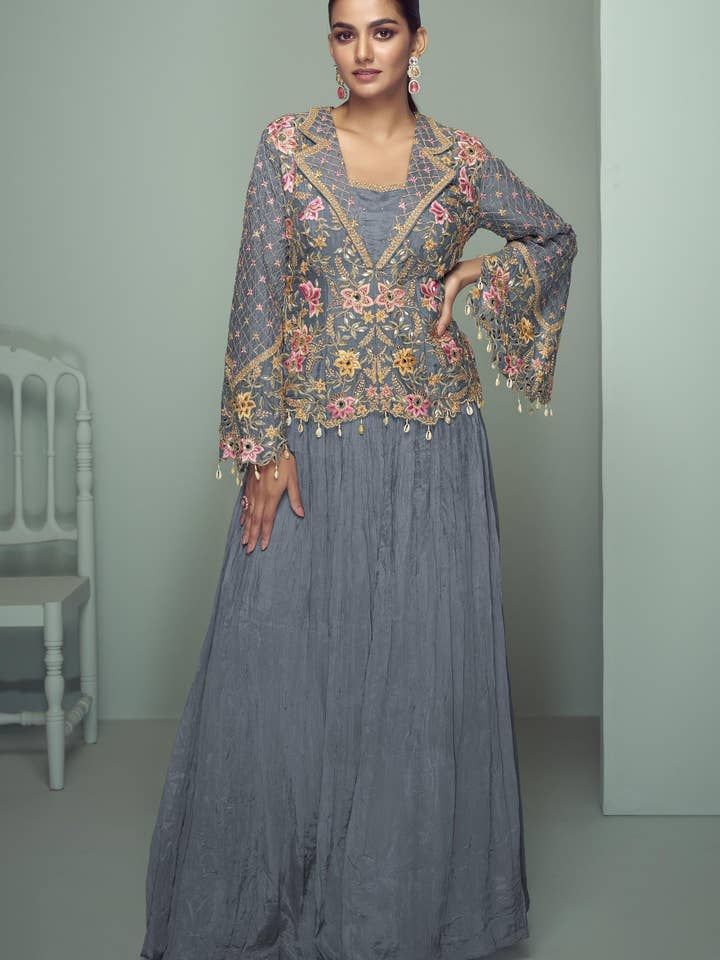 Kameez de seda chinon gris con falda para festival de bodas indias y pakistaníes - Trabajo de bordado con hilo, trabajo de espejo real, trabajo de dori. para venta al por mayor de HATKE BRIDE