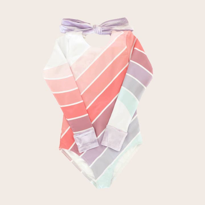 Coral Sea Rainbow Une Pièce Manches Longues '26 pour la vente par Saint Ida