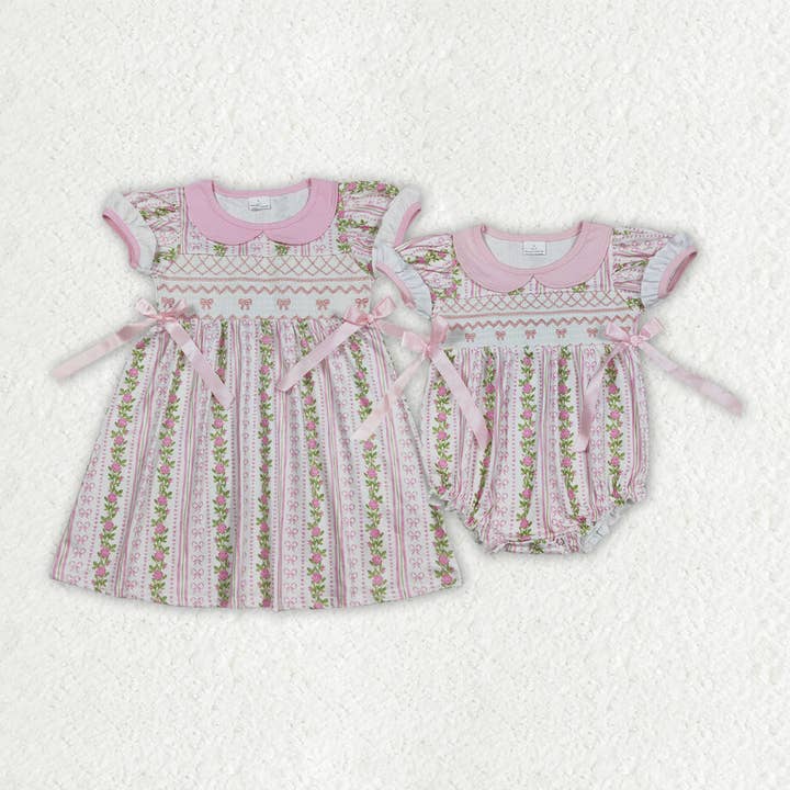 Robes à rayures longueur genou avec smocks, broderies, nœuds, fleurs pour bébés filles et barboteuses à volants pour la vente par Aier Wholesale
