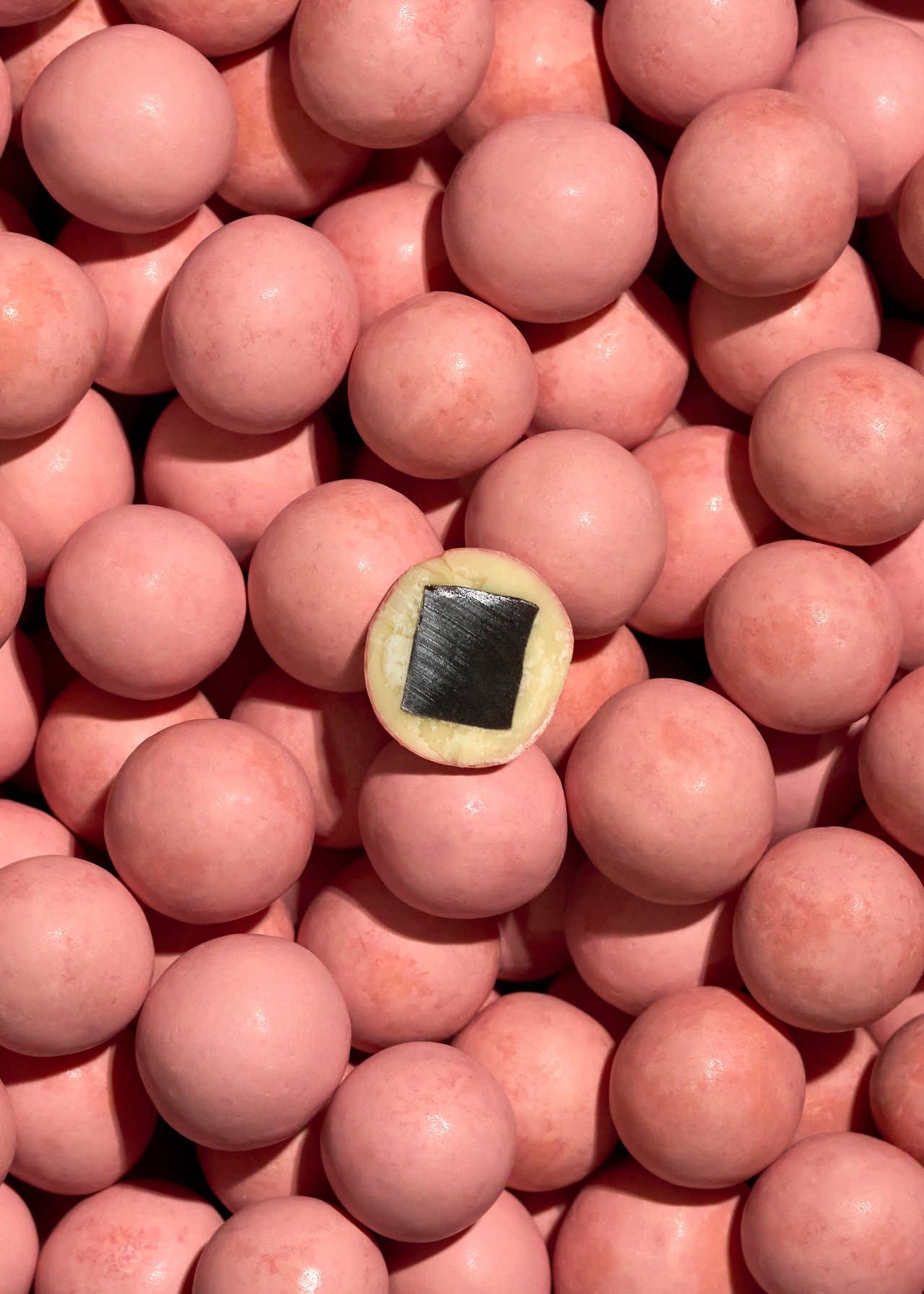 Lakrids by Bülow - Wholesale Chocolate Covered Sweets - Limited Edition: PINK PINEAPPLE3