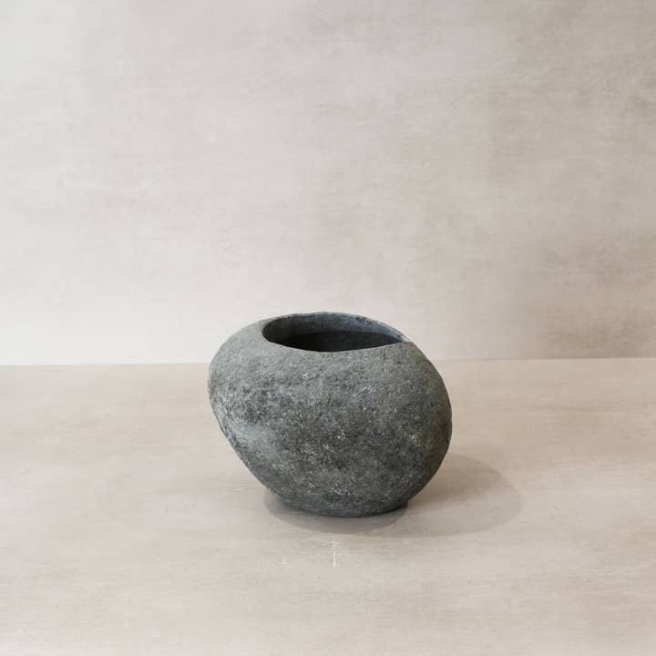 Botanical Boys - Wholesale Plant Pot - River Stone Planter Pot No9