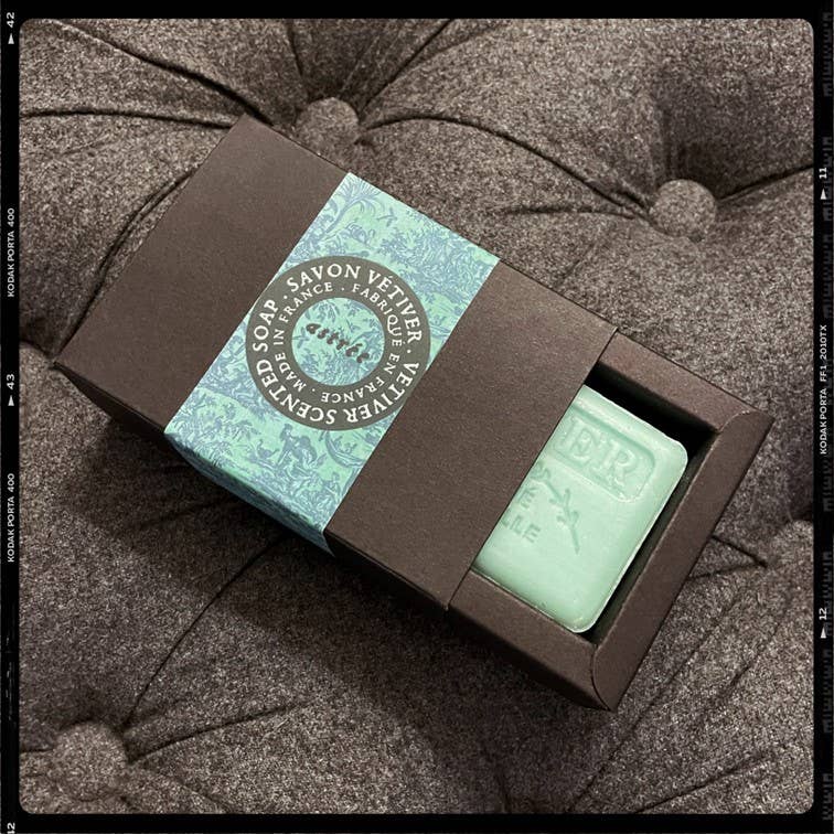 LES POÉTISÉS - Vendita all'ingrosso Saponette - Sapone Toile de Jouy profumato al Vetiver3