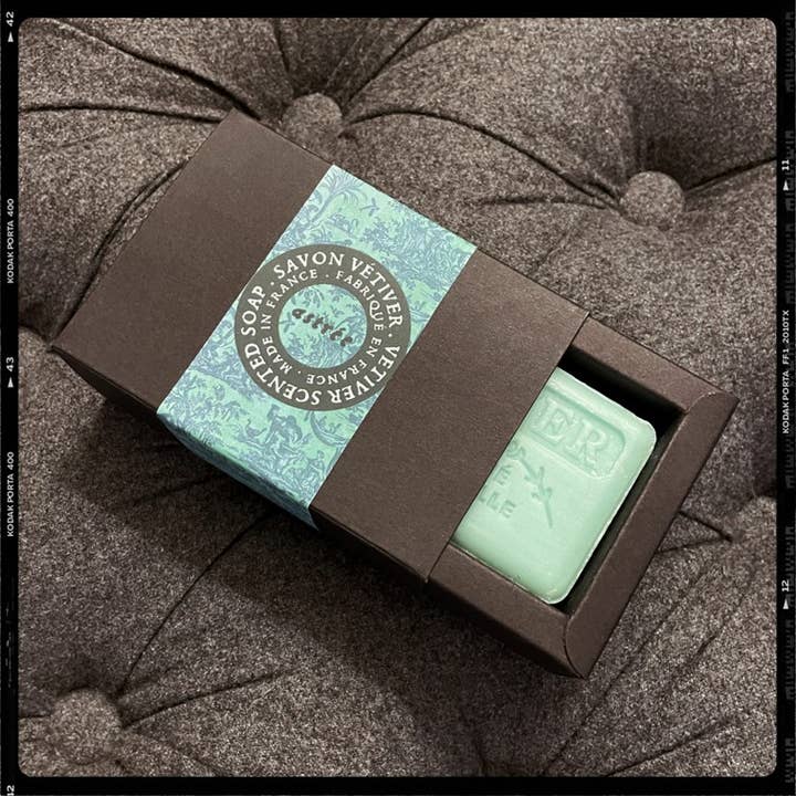 LES POÉTISÉS - Vendita all'ingrosso Saponette - Sapone Toile de Jouy profumato al Vetiver3