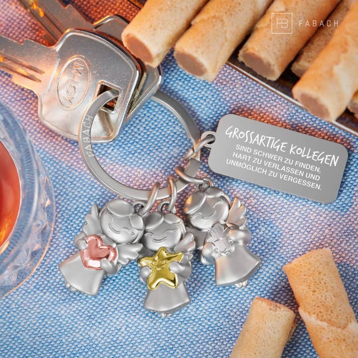 FABACH – Die Schlüsselanhänger-Schmiede - Vente Porte-clés – unisexe - Porte-clés « 3 étoiles » en forme d'ange gardien - porte-bonheur en forme d'ange avec gravure « Les collègues géniaux sont difficiles à trouver »4