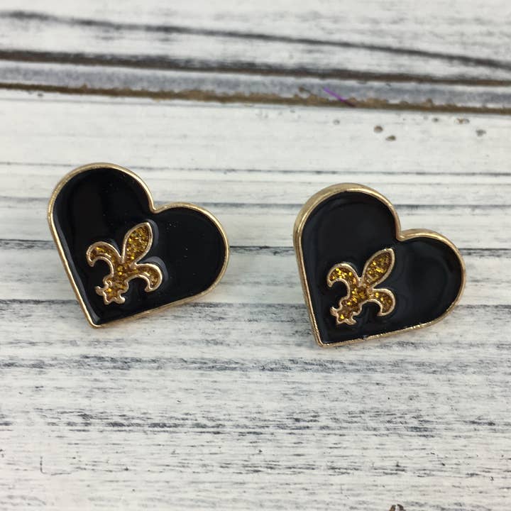 Sort og guld hjerte Fleur de Lis stolpeøreringe for engroshandel hos SongLily