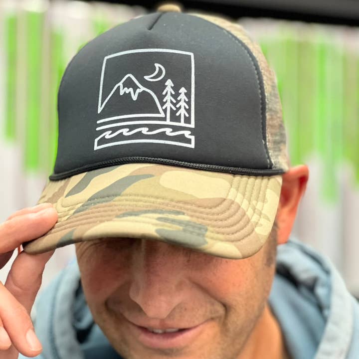 Gorra The Summit Trucker, camuflaje/negra para venta al por mayor de Ohana