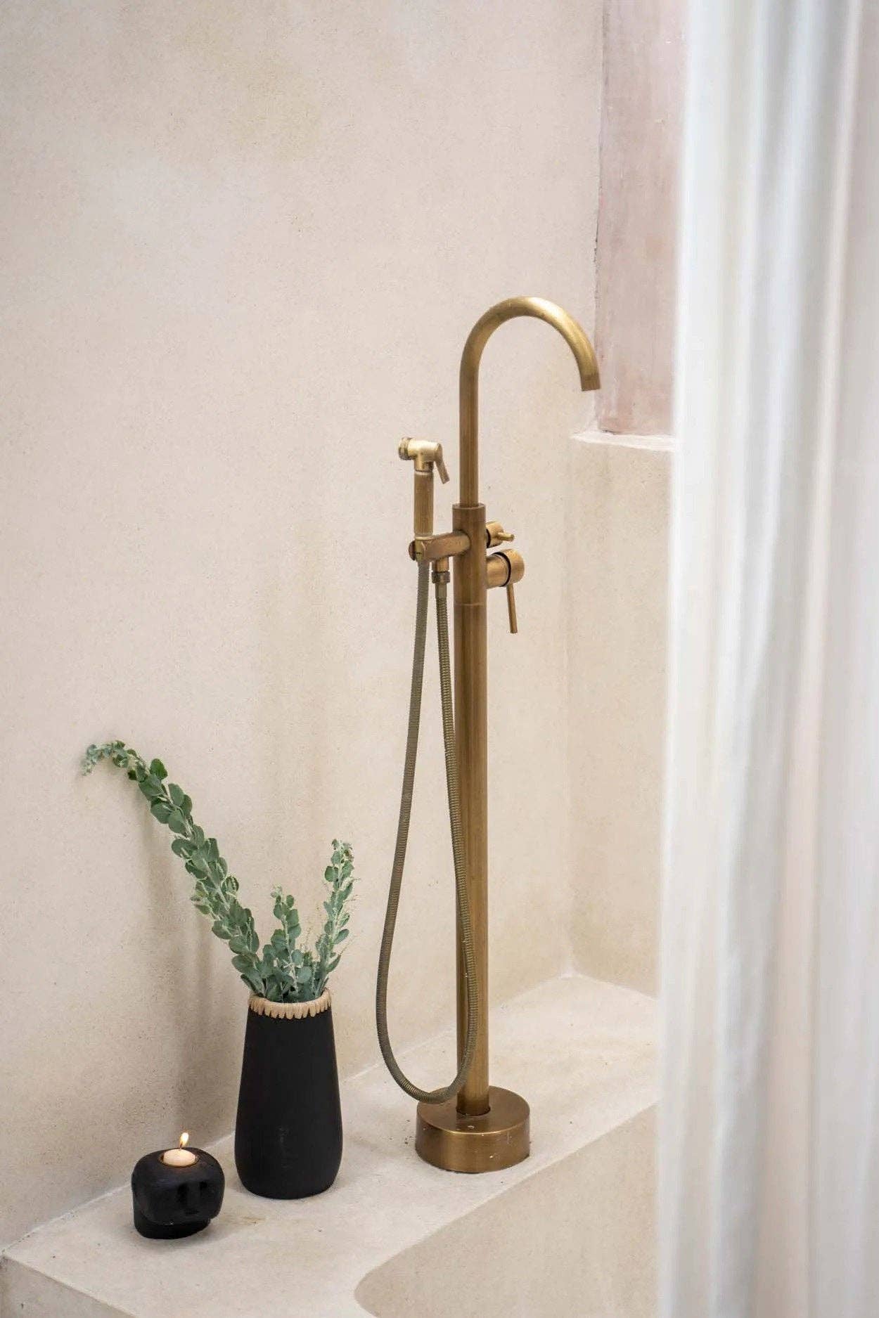 Bazar Bizar Living - Wholesale Vase - The Sneaky Vase - Black Natural - M3