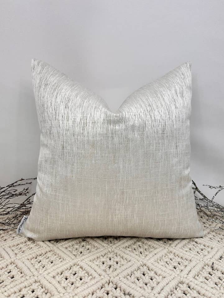 A Almofada Couture - A Champagne Alpina - Estilo N.º 14b por atacado de The Couture Cushion