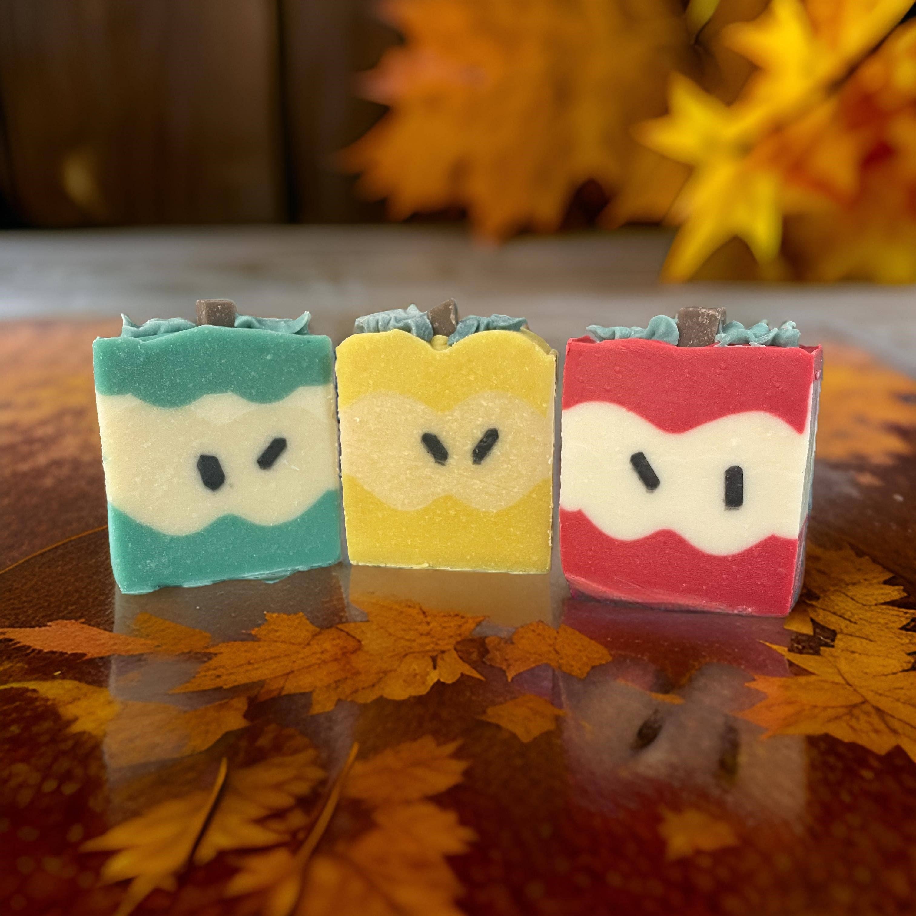 Hickory Hollow Body Bath & Home - Wholesale Bar Soap - Apples3