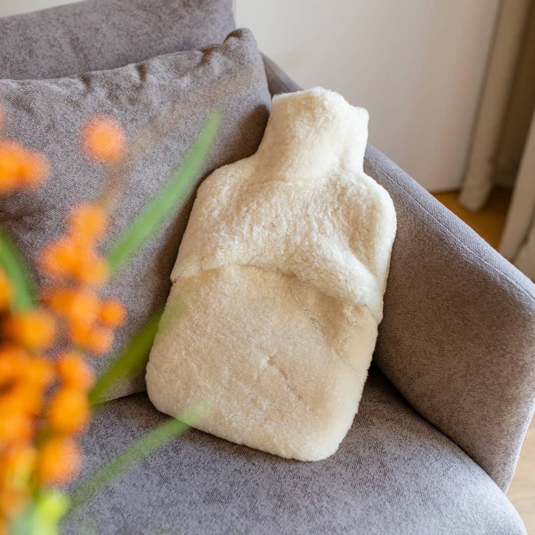 Sheepers SP .Z O.O. – Großhandel Wärme-/Kältekompresse – Handgefertigte Schaffell-Hülle für die Wärmflasche – Umweltfreundlich5