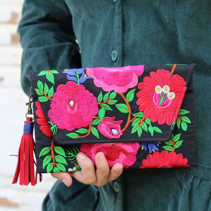 Lumily - Vente Pochette – femme - Pochette à pompons en cuir brodé Fiesta Hmong
