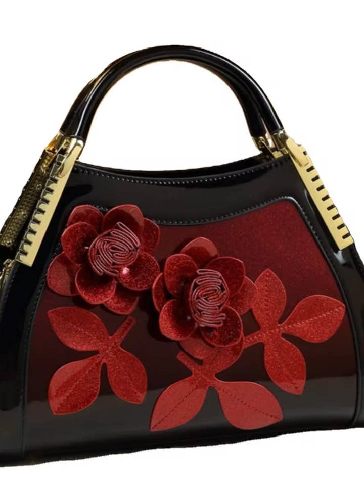 Sac à main de soirée en cuir verni de luxe avec appliques florales pour la vente par Fiona Secret Closet