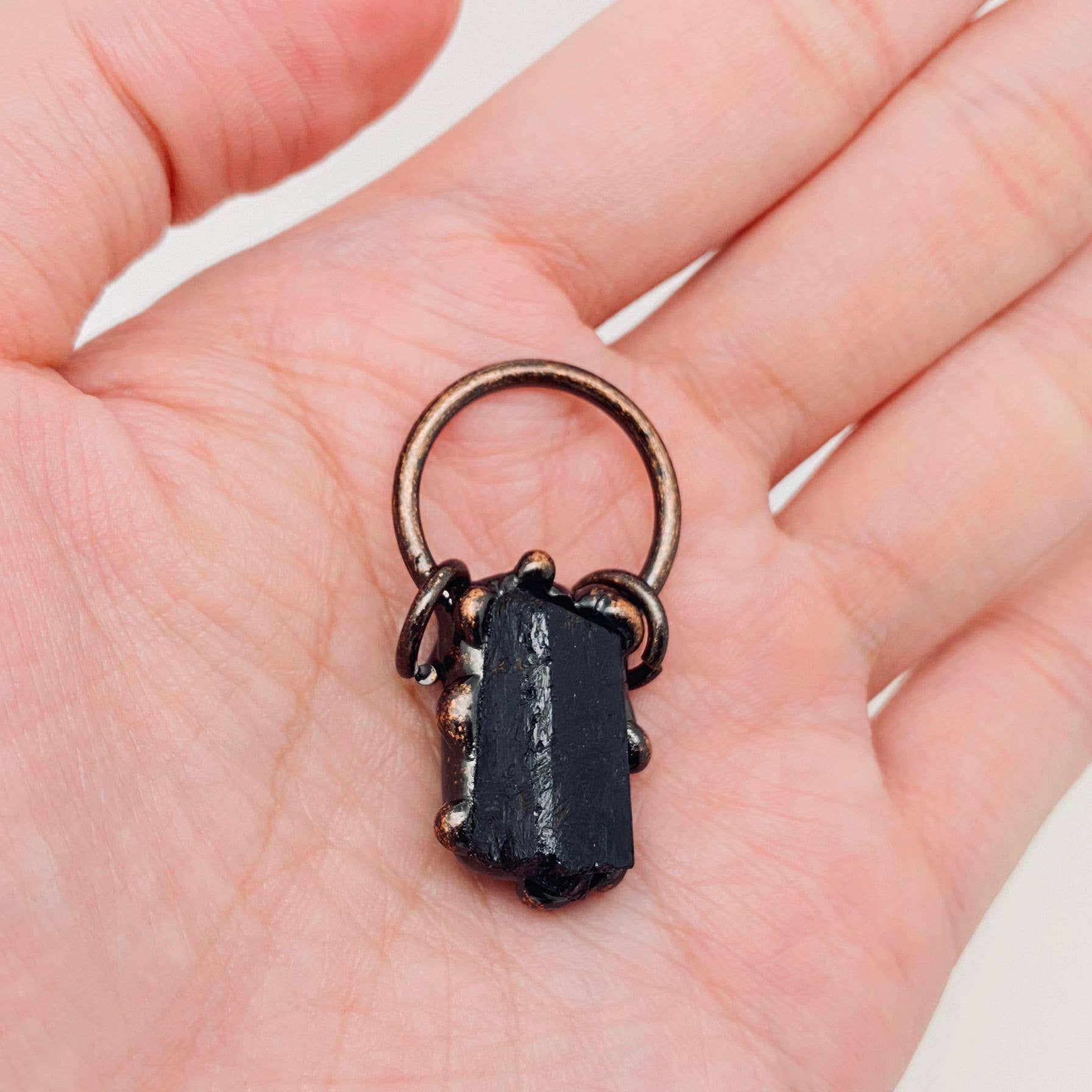 Mio Queena - Wholesale Spiritual Stone/Crystal - Multi-style Amorphous Natural Rough Stone Pendant - CS1