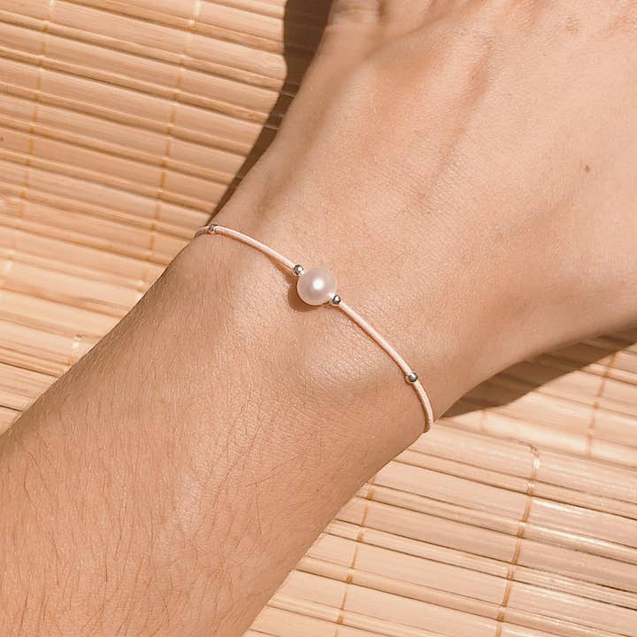 Bracciale Mona con perla d'acqua dolce bianca per la vendita all'ingrosso da parte di GHJUVELLU