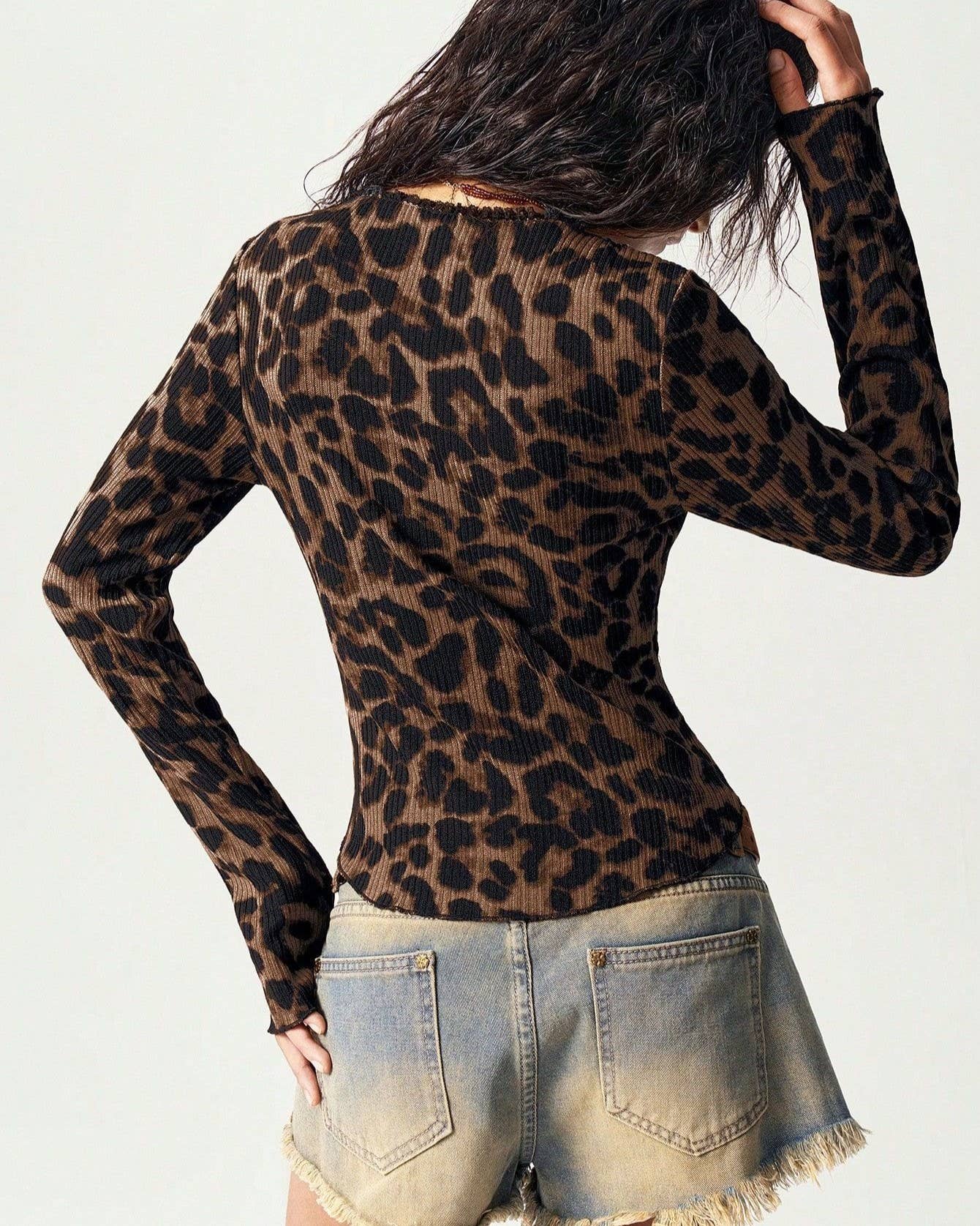 Y2K Leopard Print V-Neck Button Front Fitted Cardigan for wholesale on Faire2