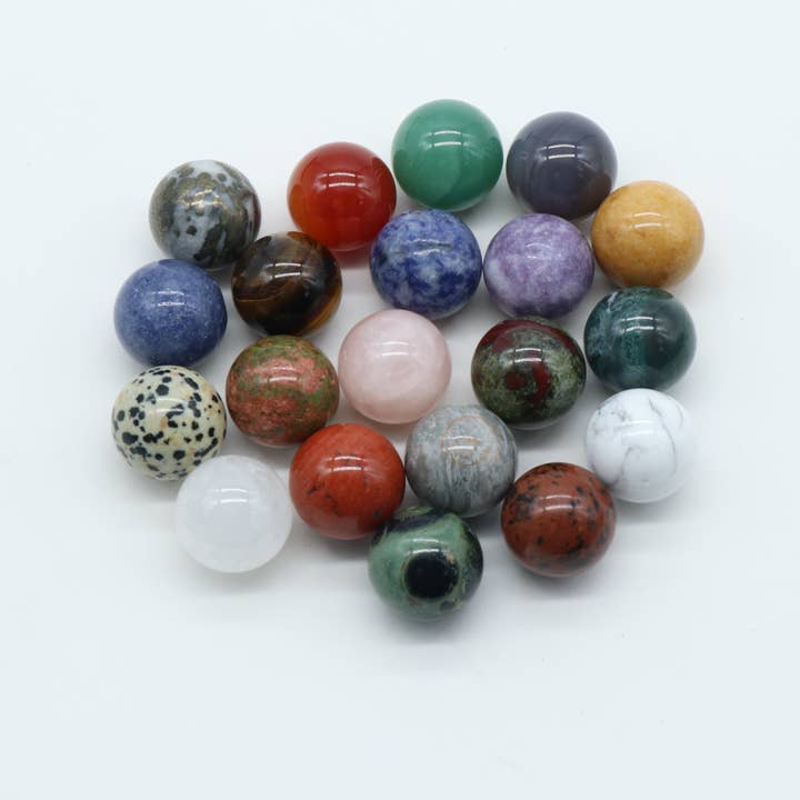 Sphères en pierres précieuses authentiques - Assortiment de 20 pièces pour la vente par Gypsy Soul