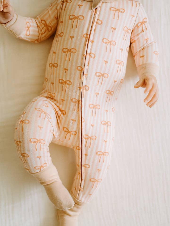 2-vejs lynlås babysovepose - Sløjfe Stribe - fodpyjamas - bambus for engroshandel hos Polished Prints
