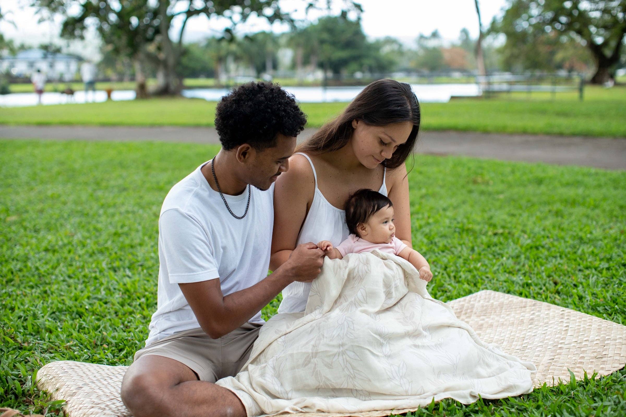 The Keiki Dept - Wholesale Swaddle - Baby - White Maile Strands Kapa Moe - Hawaiian Bamboo Swaddle4