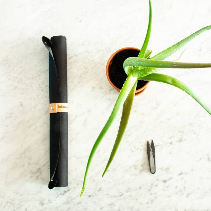 Botanopia USA - gifts , decor and cards for plant lovers - Wholesale Garden Tool - Potting tarp for urban gardening4