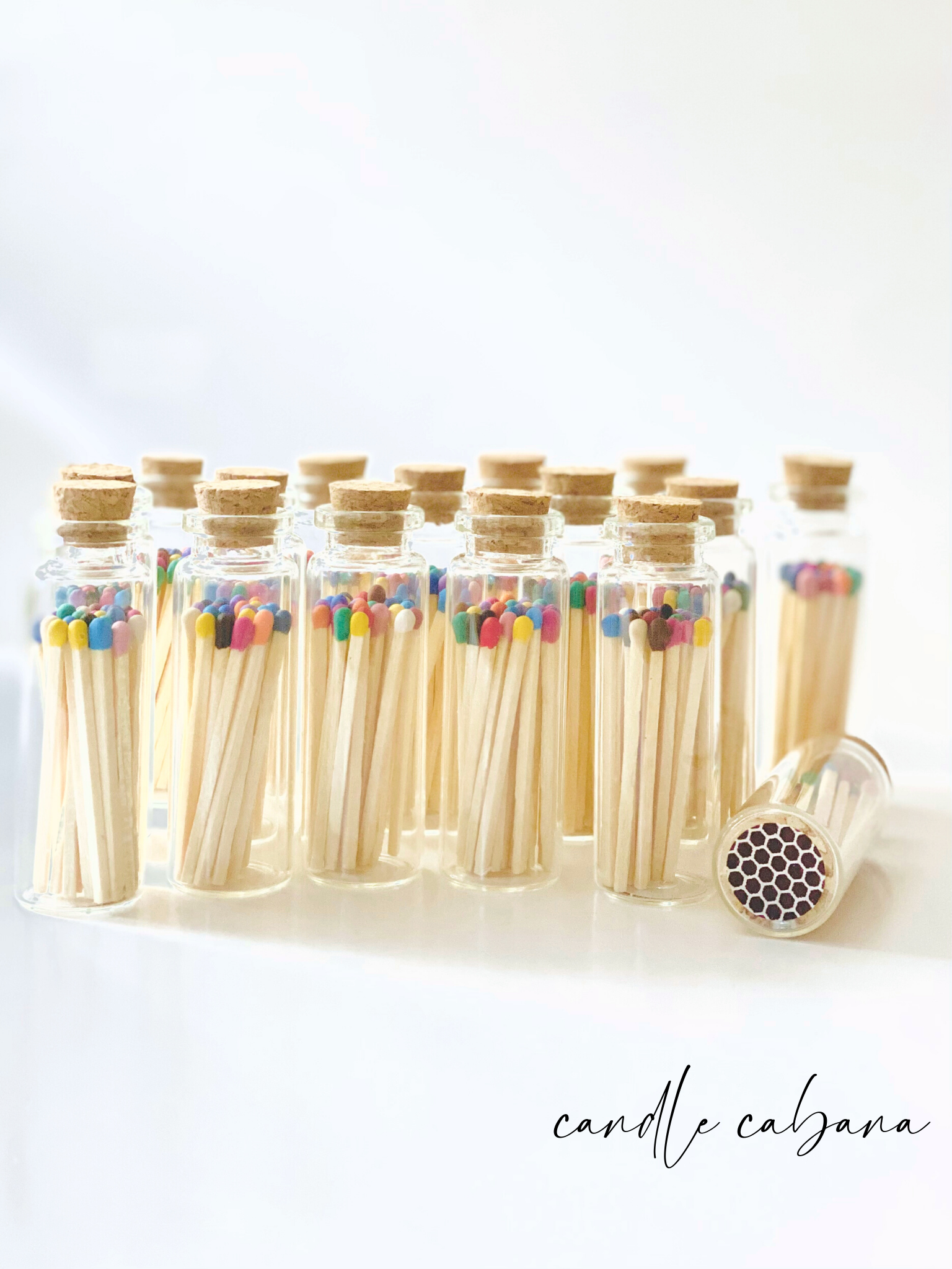 Candle Cabana – wholesale Tändsticka – Färgade tändstickor i glasflaska med korklock - 25 st - Striker1