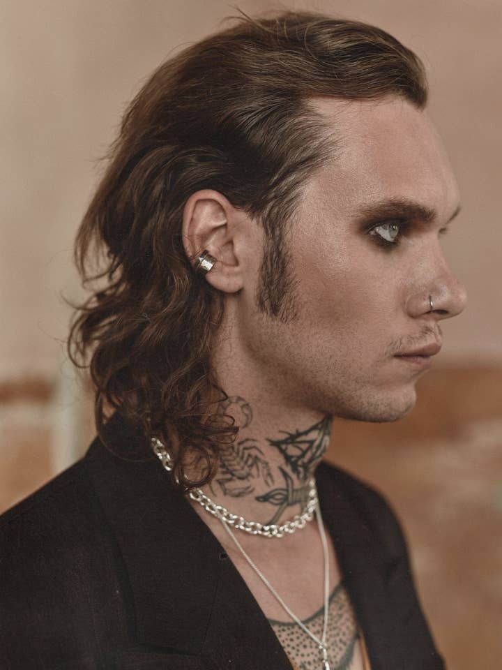 Ear cuff de línea robusta en plata oxidada para venta al por mayor de NO MORE ACCESSORIES