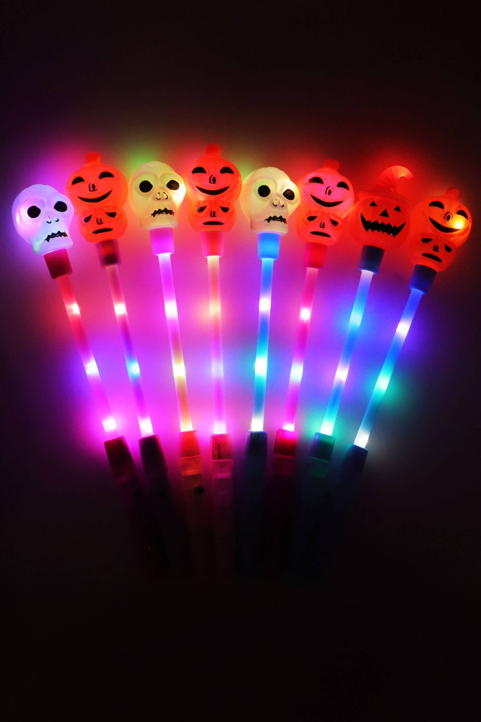 ASSORTI Bâton lumineux tête de citrouille crâne d'Halloween en vente sur Faire1