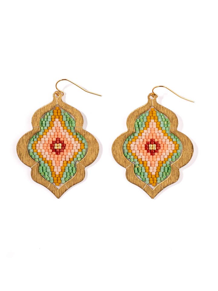 Perlebesat håndvævet vinduesdråbeørering (grøn/lyserød) for engroshandel hos Mayana Designs Co