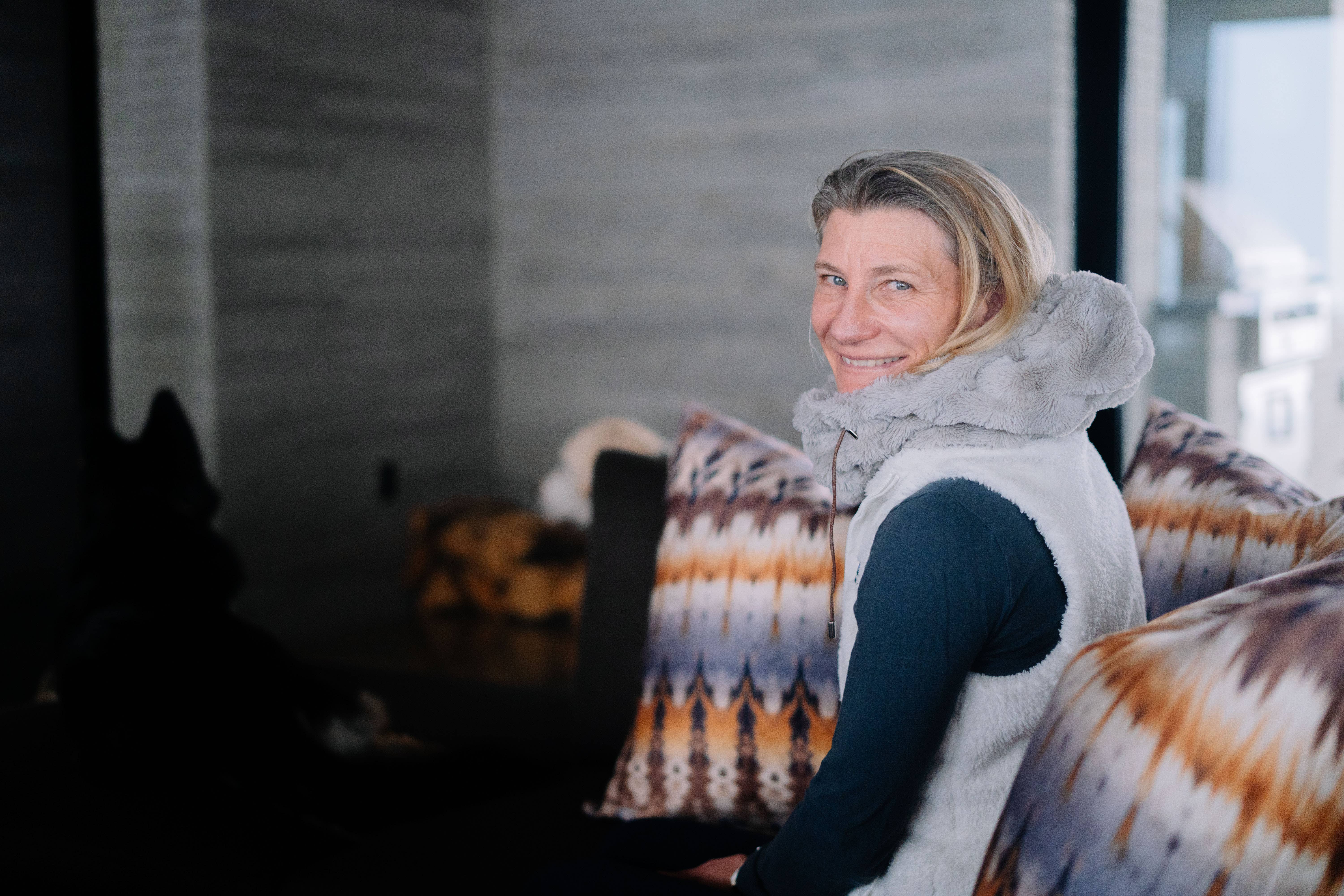 Overeasy – Engroshandel Hoodie – Kvinder – Vinter sølv livsstil3