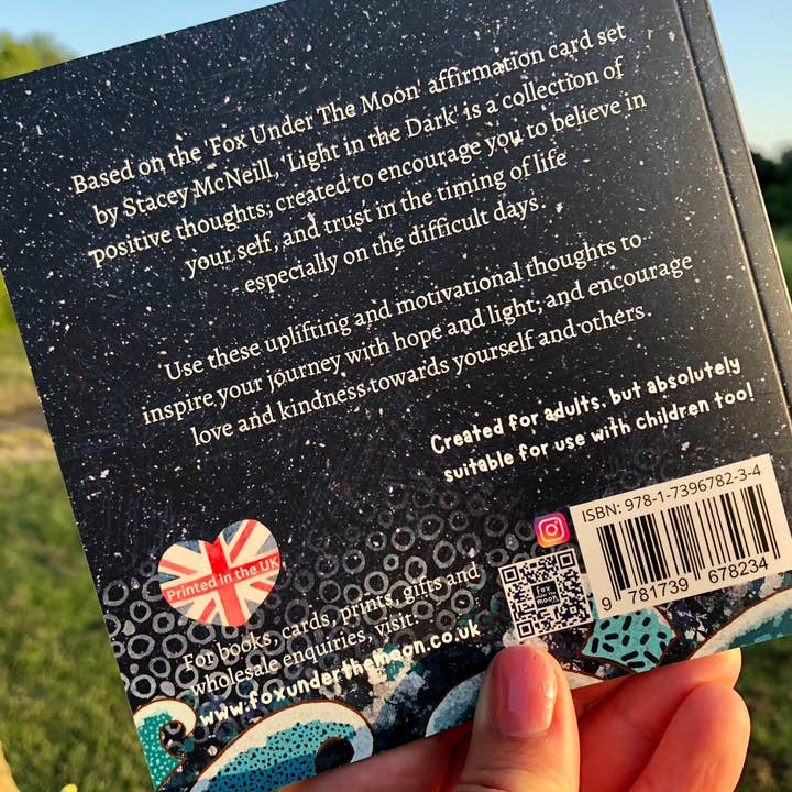 Fox Under The Moon – Engroshandel Bog om selvhjælp og personlig udvikling – Light in the Dark – en bog med affirmationer5