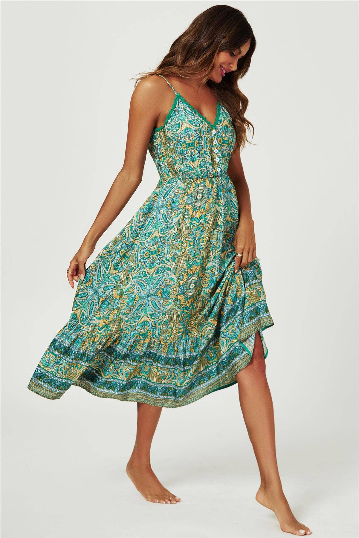 Vert Robe haute basse à bretelles avec détail en dentelle en vert en vente sur Faire1