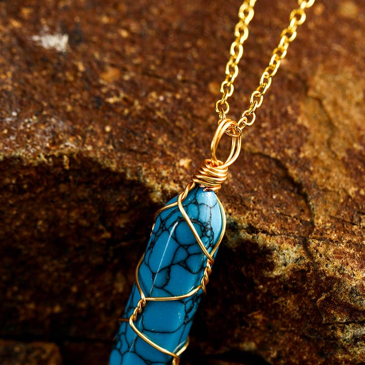 Bleu Collier pendentif turquoise enroulé de fil d'or bleu en vente sur Faire3