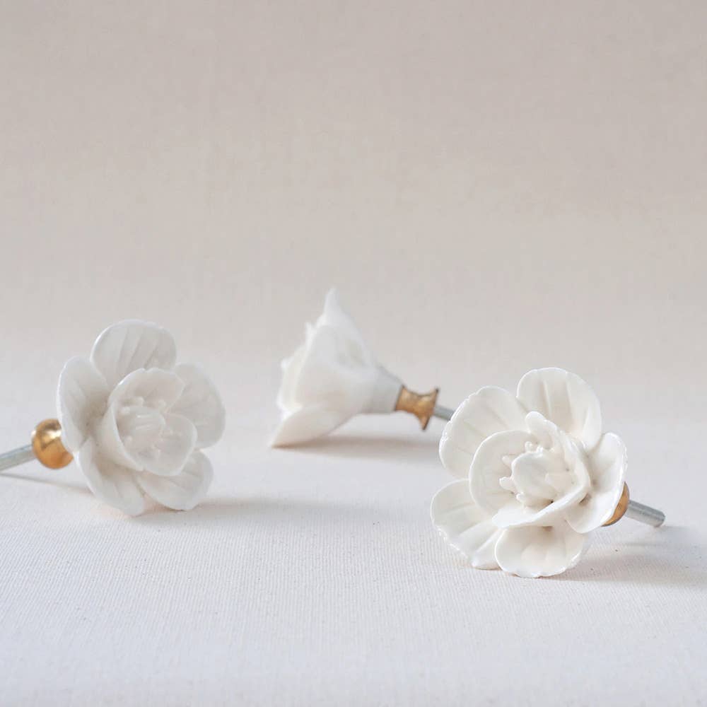 FinchBerry - Wholesale Knob/Pull - White Magnolia Knob2