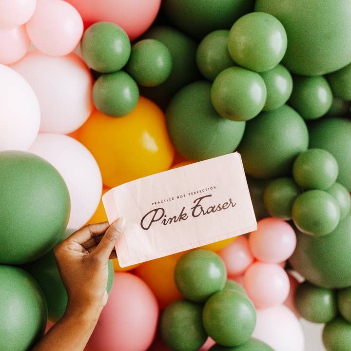 My Mind’s Eye – Engroshandel Engangsserviet – BTS939 - Begivenheder af Shakira - Tilbage til skolen Viskelæder Middagsserviet1