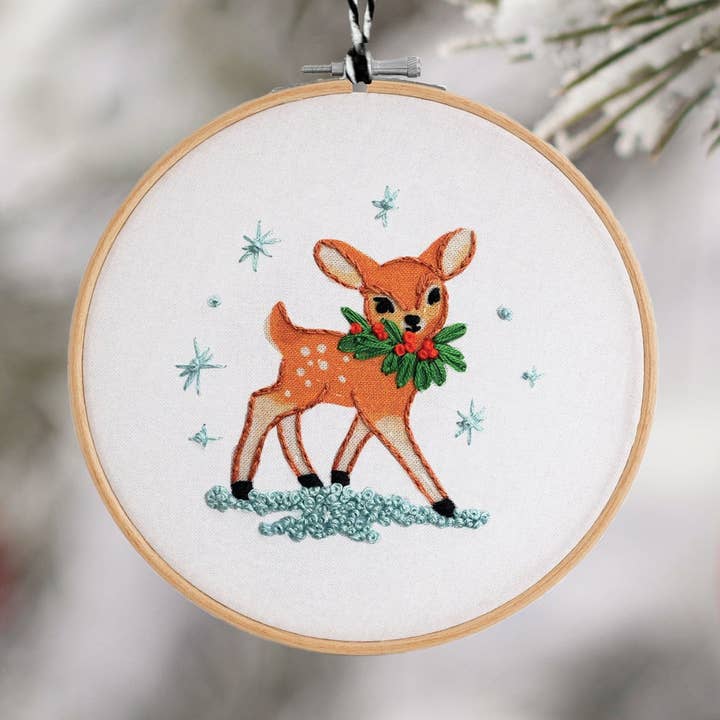 Håndbroderi Ornament Kit, Festlig Hjort for engroshandel hos Antiquaria