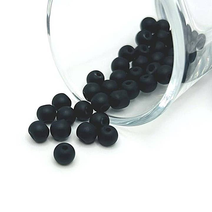 Perles en verre dépoli noir de 6 mm pour la vente par Guerrilla Charm