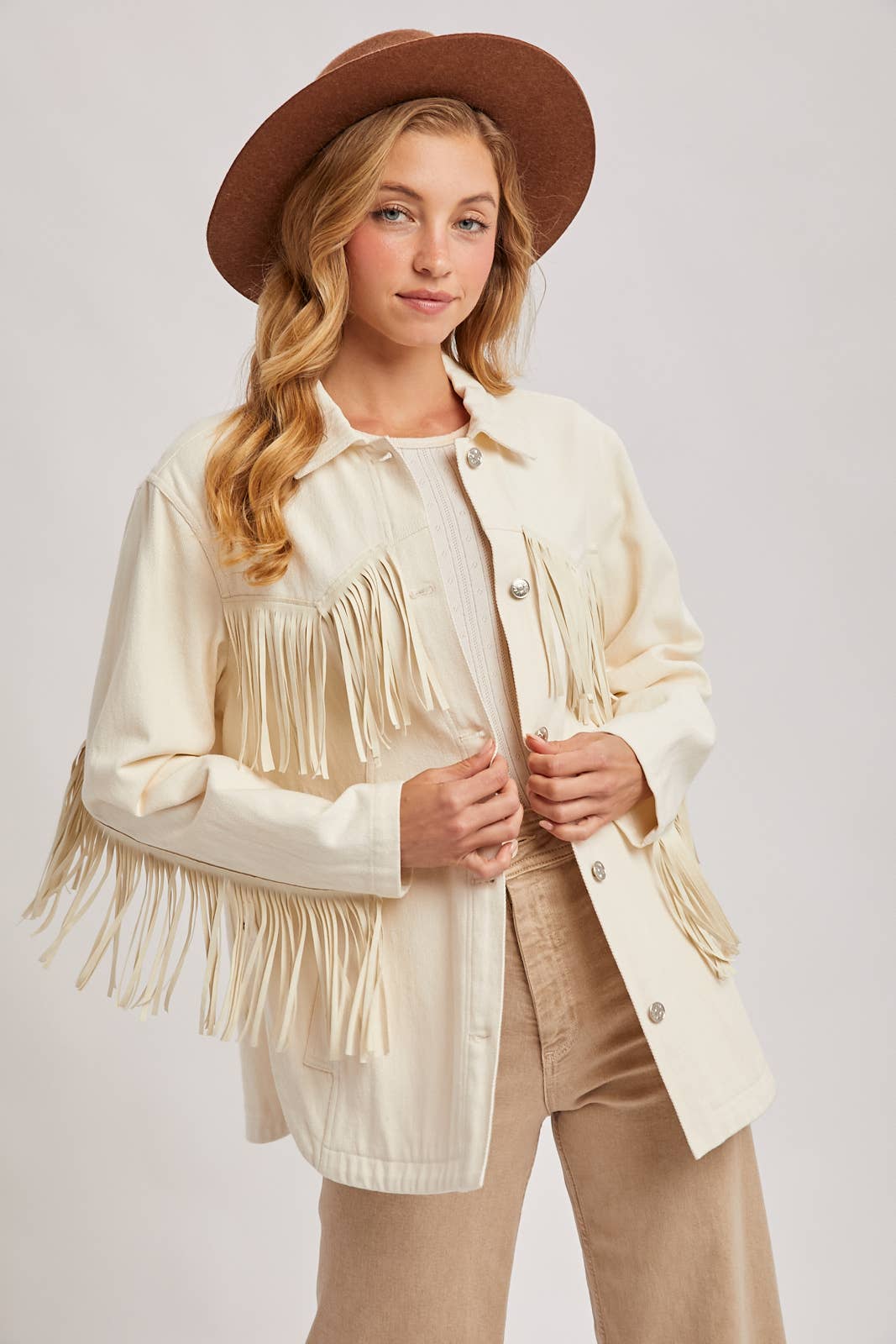 Bluivy - Vendita all'ingrosso Giacca - Donna - Giacca in denim western con frange e bottoni - confezione aperta1