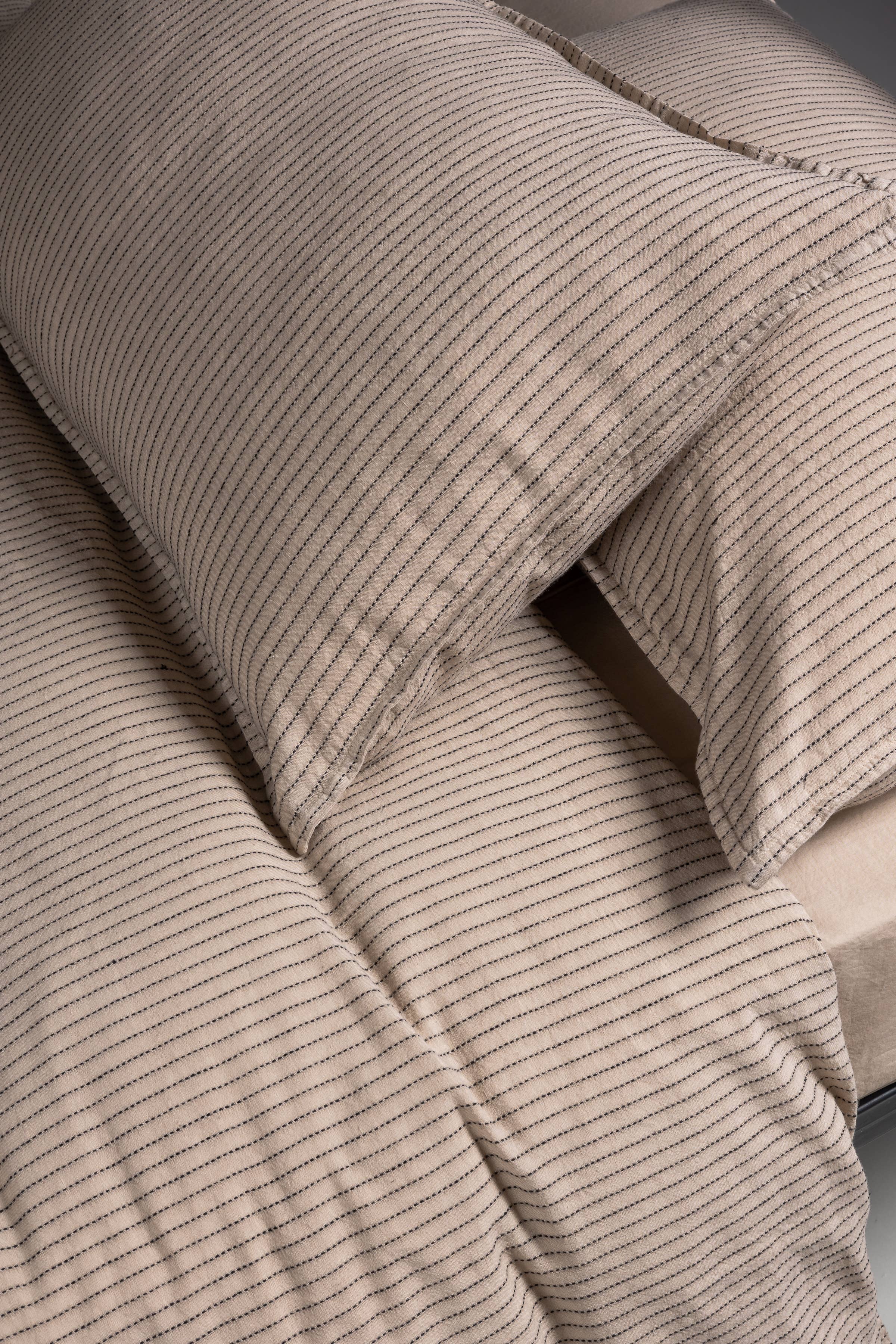 FEELUM homelinen by David Home srl - Wholesale Bedding Pillowcase/Sham - PREVIEW 100% linen pillowcase with dotted line3