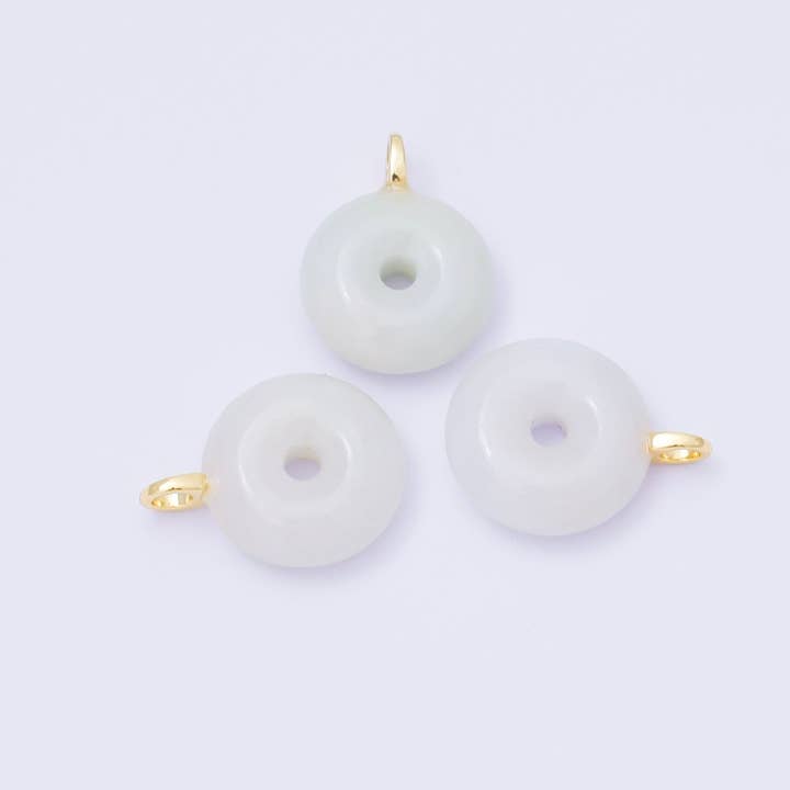 Pendentif Donut Rond en Jade Blanc 21mm Plaqué Or 24K | M411 pour la vente par Aim Eternal